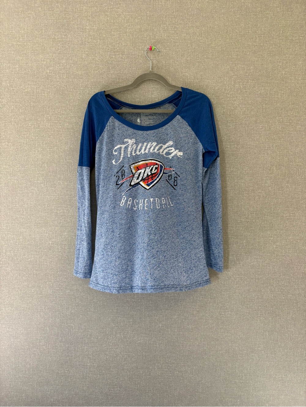 Oklahoma City Thunder NBA Women’s Raglan Shirt – Size Large